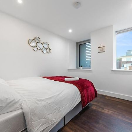 Sleep 7 20 Mins From London Waterloo Bp8 Appartement Buitenkant foto