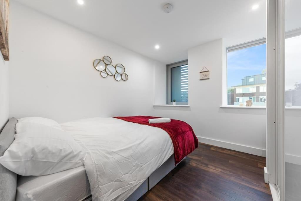 Sleep 7 20 Mins From London Waterloo Bp8 Appartement Buitenkant foto