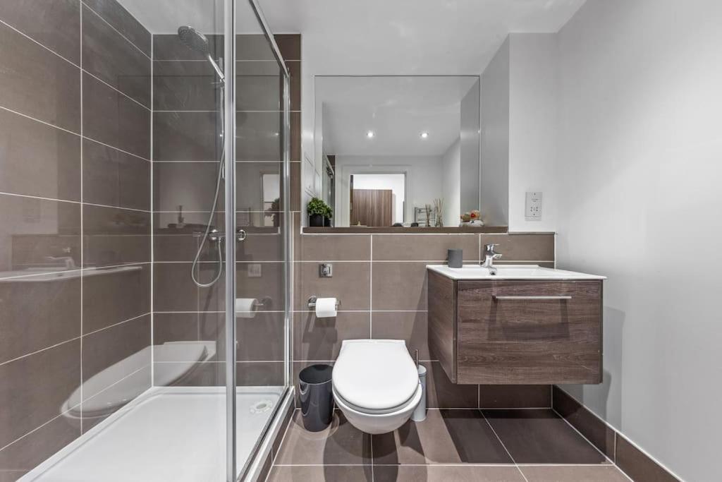 Sleep 7 20 Mins From London Waterloo Bp8 Appartement Buitenkant foto