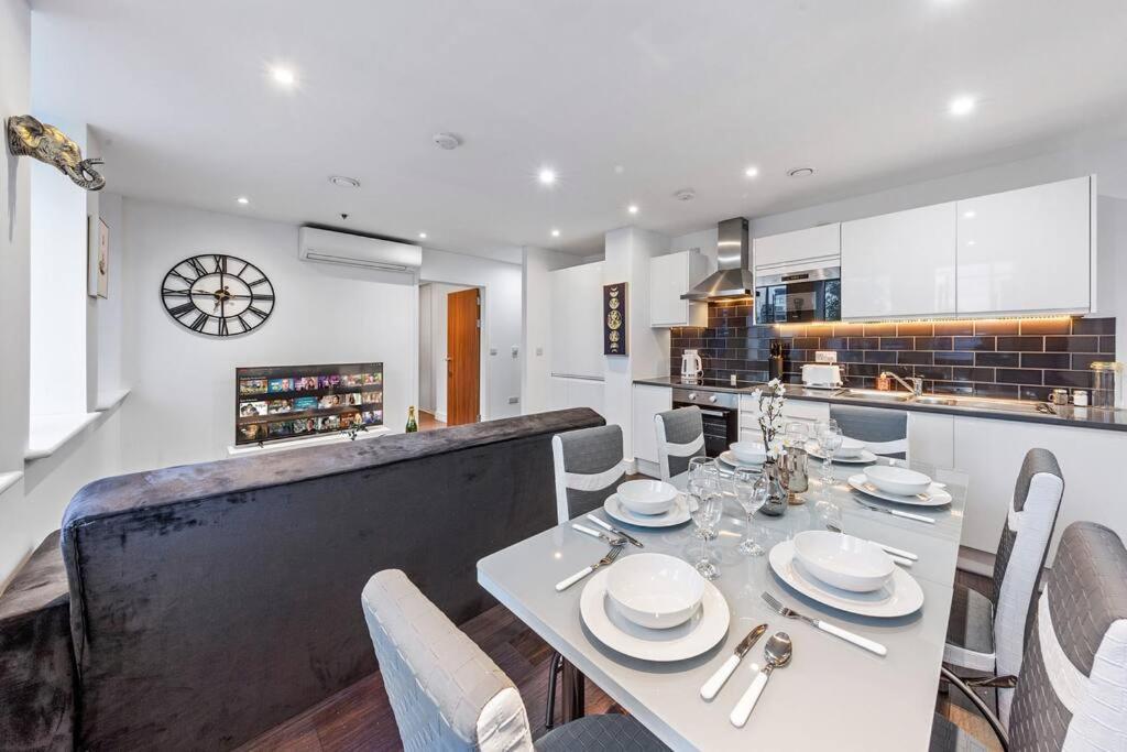Sleep 7 20 Mins From London Waterloo Bp8 Appartement Buitenkant foto