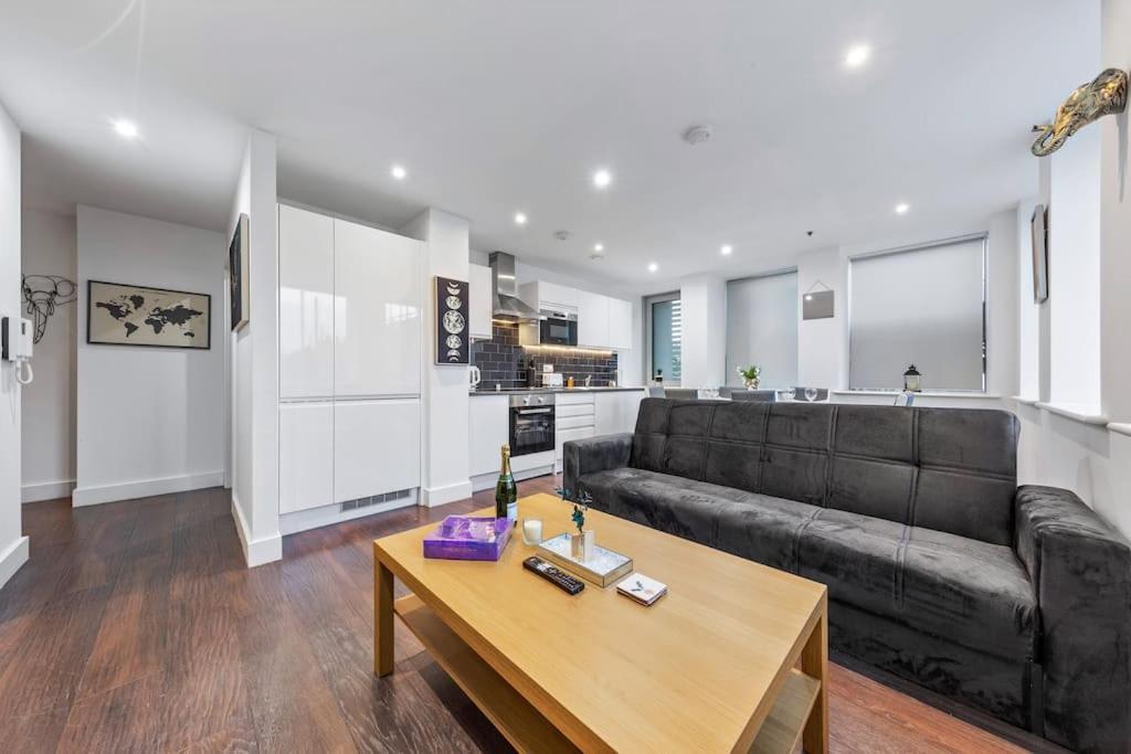 Sleep 7 20 Mins From London Waterloo Bp8 Appartement Buitenkant foto