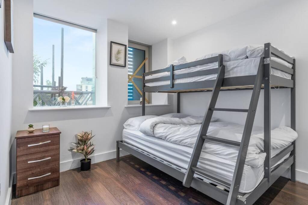 Sleep 7 20 Mins From London Waterloo Bp8 Appartement Buitenkant foto